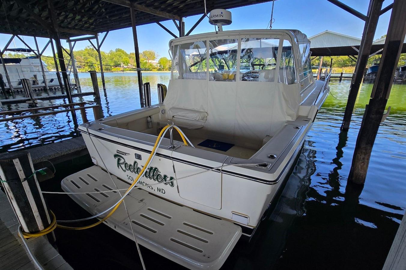 M 10398 BW Knot 10 Yacht Sales