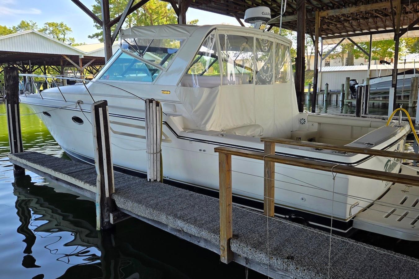 M 10398 BW Knot 10 Yacht Sales