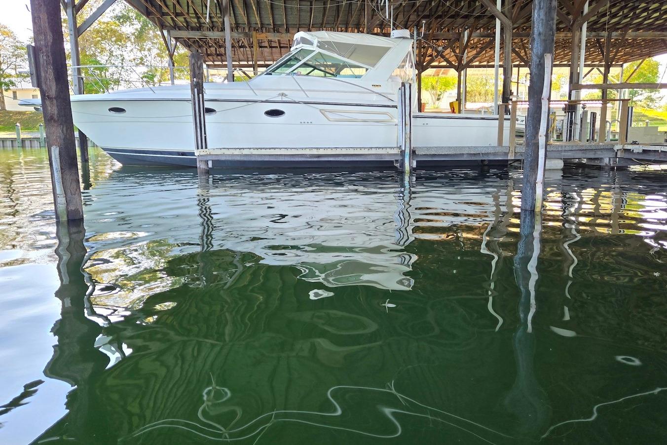 M 10398 BW Knot 10 Yacht Sales