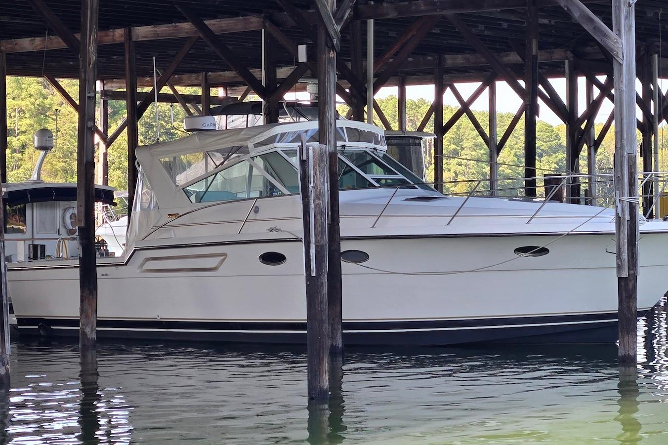 M 10398 BW Knot 10 Yacht Sales