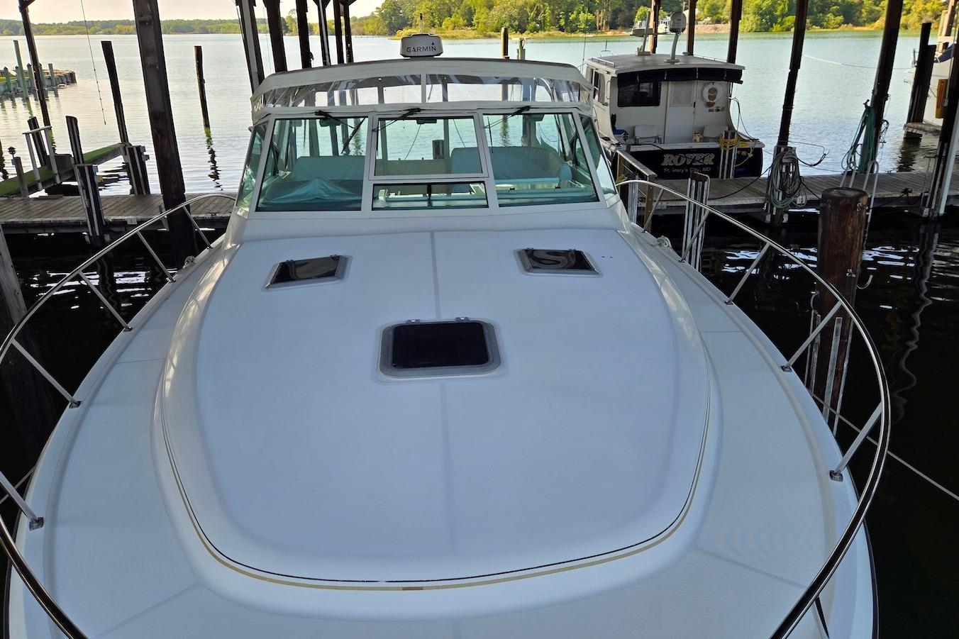 M 10398 BW Knot 10 Yacht Sales