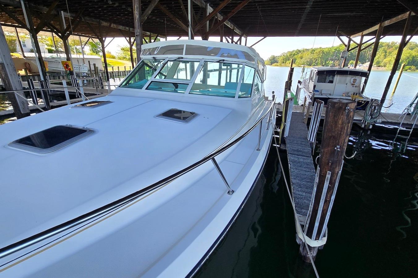 M 10398 BW Knot 10 Yacht Sales