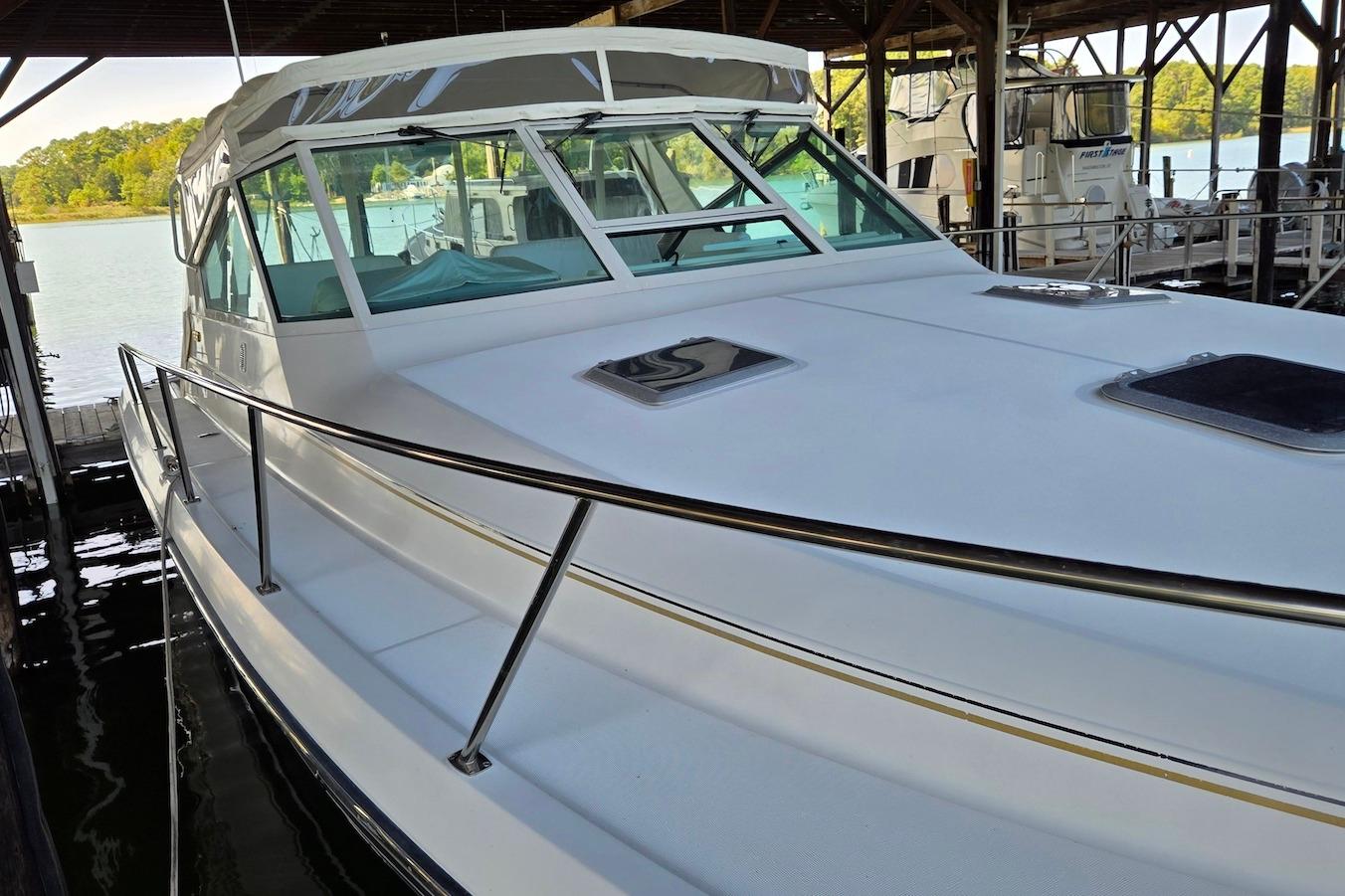 M 10398 BW Knot 10 Yacht Sales