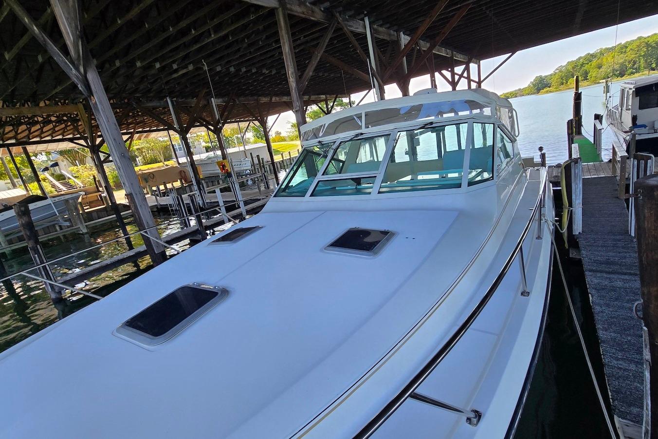 M 10398 BW Knot 10 Yacht Sales