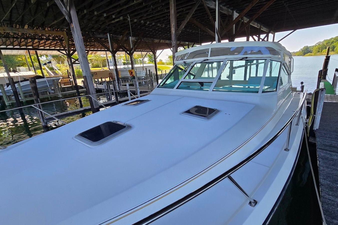 M 10398 BW Knot 10 Yacht Sales
