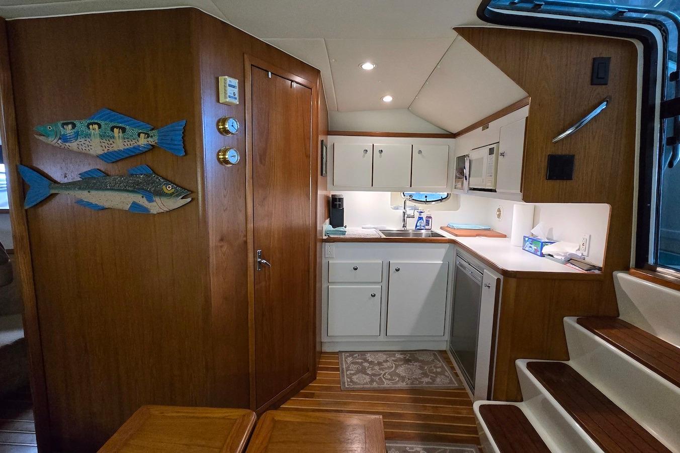 M 10398 BW Knot 10 Yacht Sales