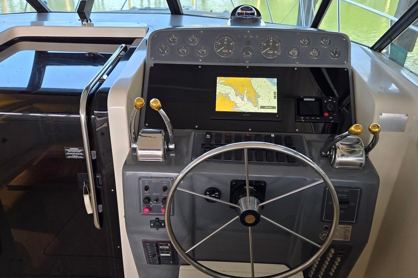M 10398 BW Knot 10 Yacht Sales