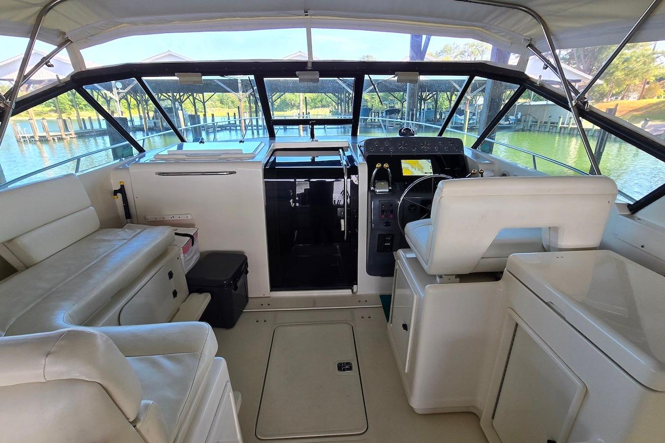 M 10398 BW Knot 10 Yacht Sales