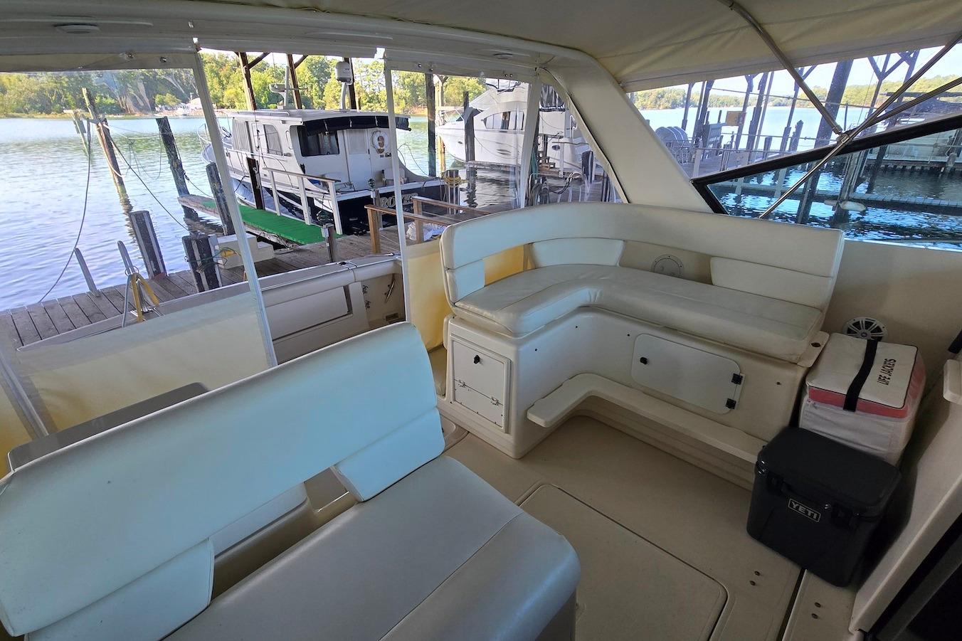 M 10398 BW Knot 10 Yacht Sales