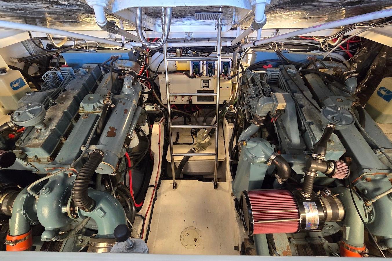 M 10398 BW Knot 10 Yacht Sales