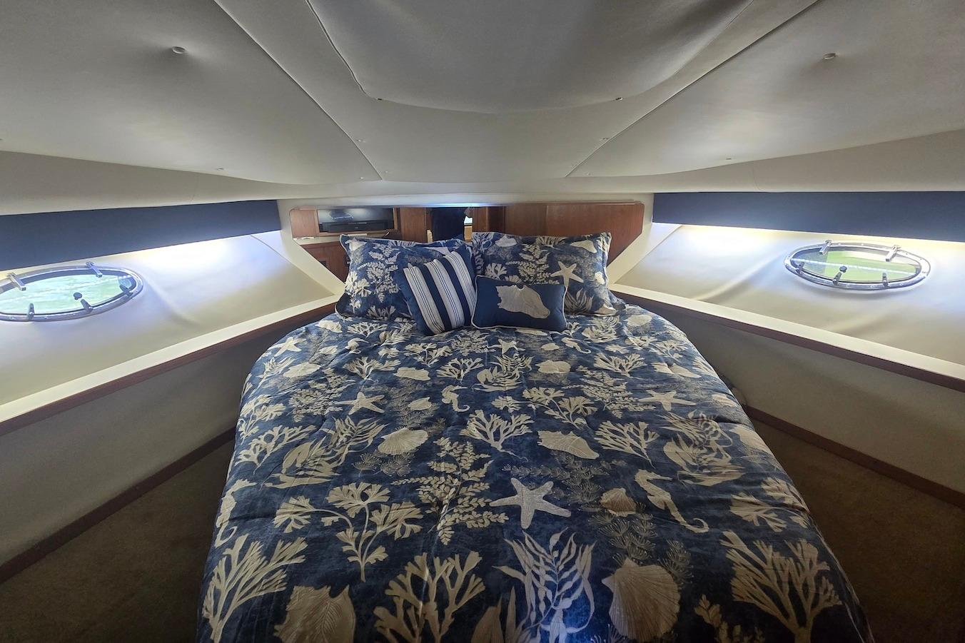 M 10398 BW Knot 10 Yacht Sales M 10398 BW Knot 10 Yacht Sales