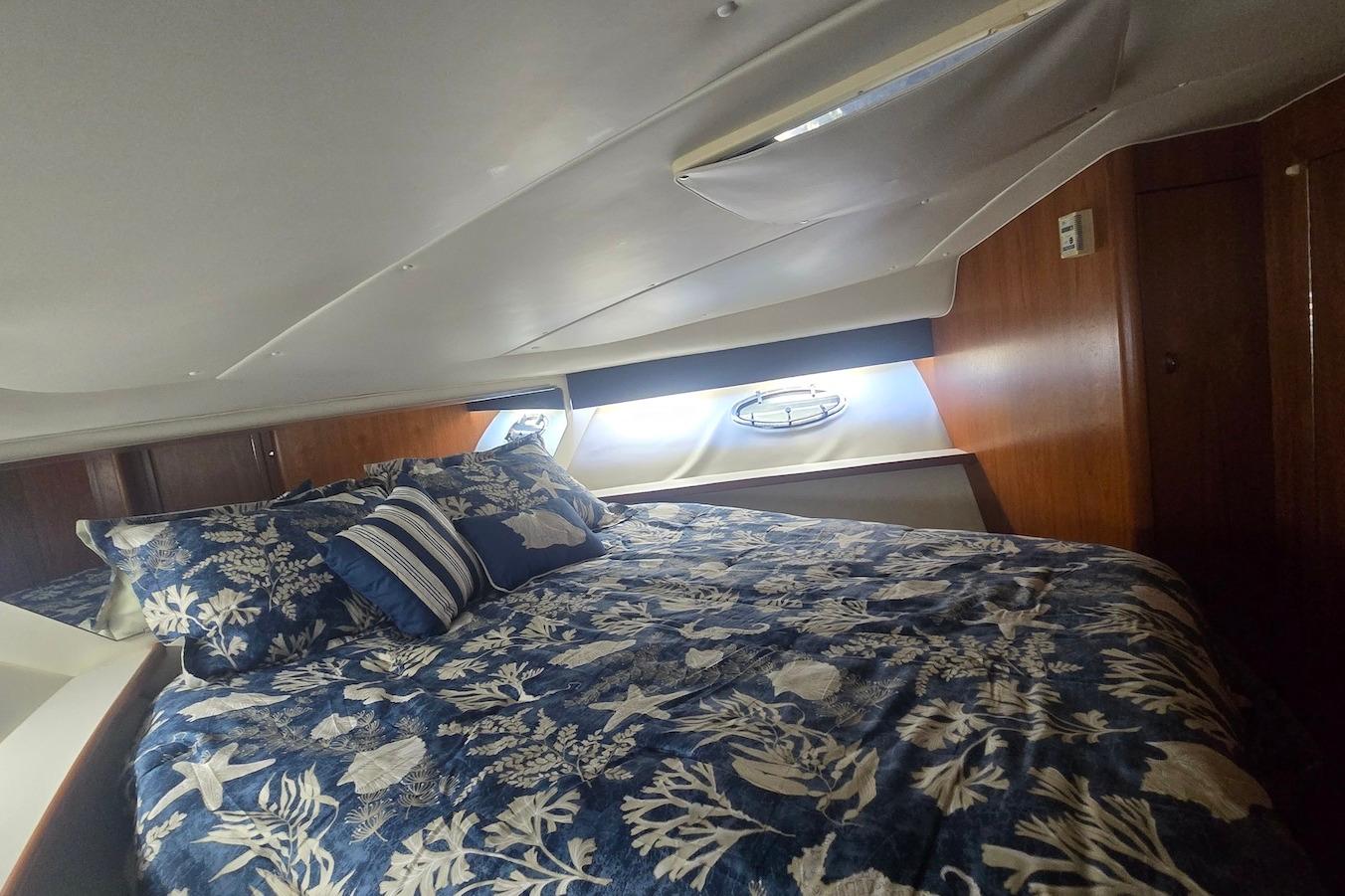 M 10398 BW Knot 10 Yacht Sales M 10398 BW Knot 10 Yacht Sales