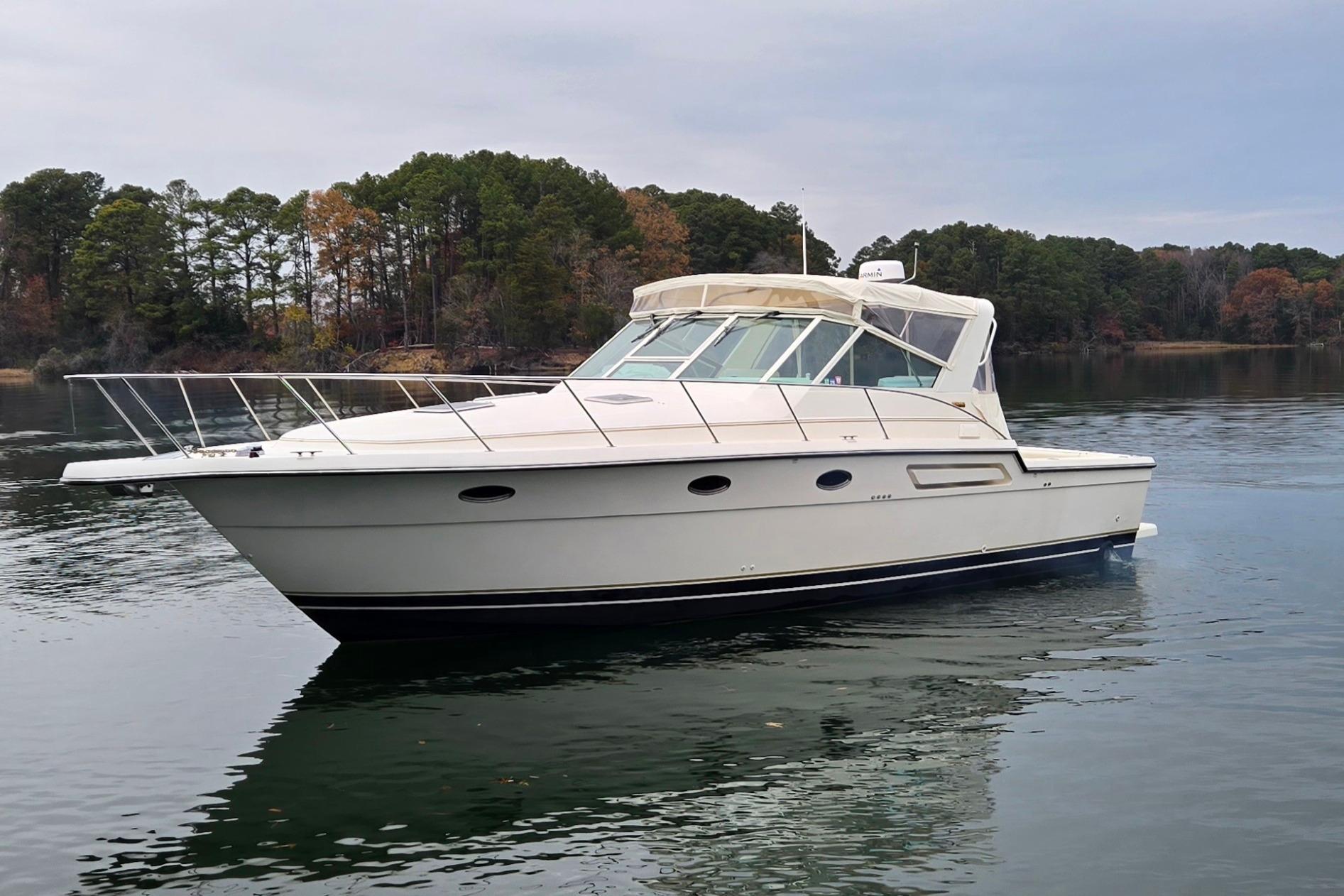 M 10398 BW Knot 10 Yacht Sales