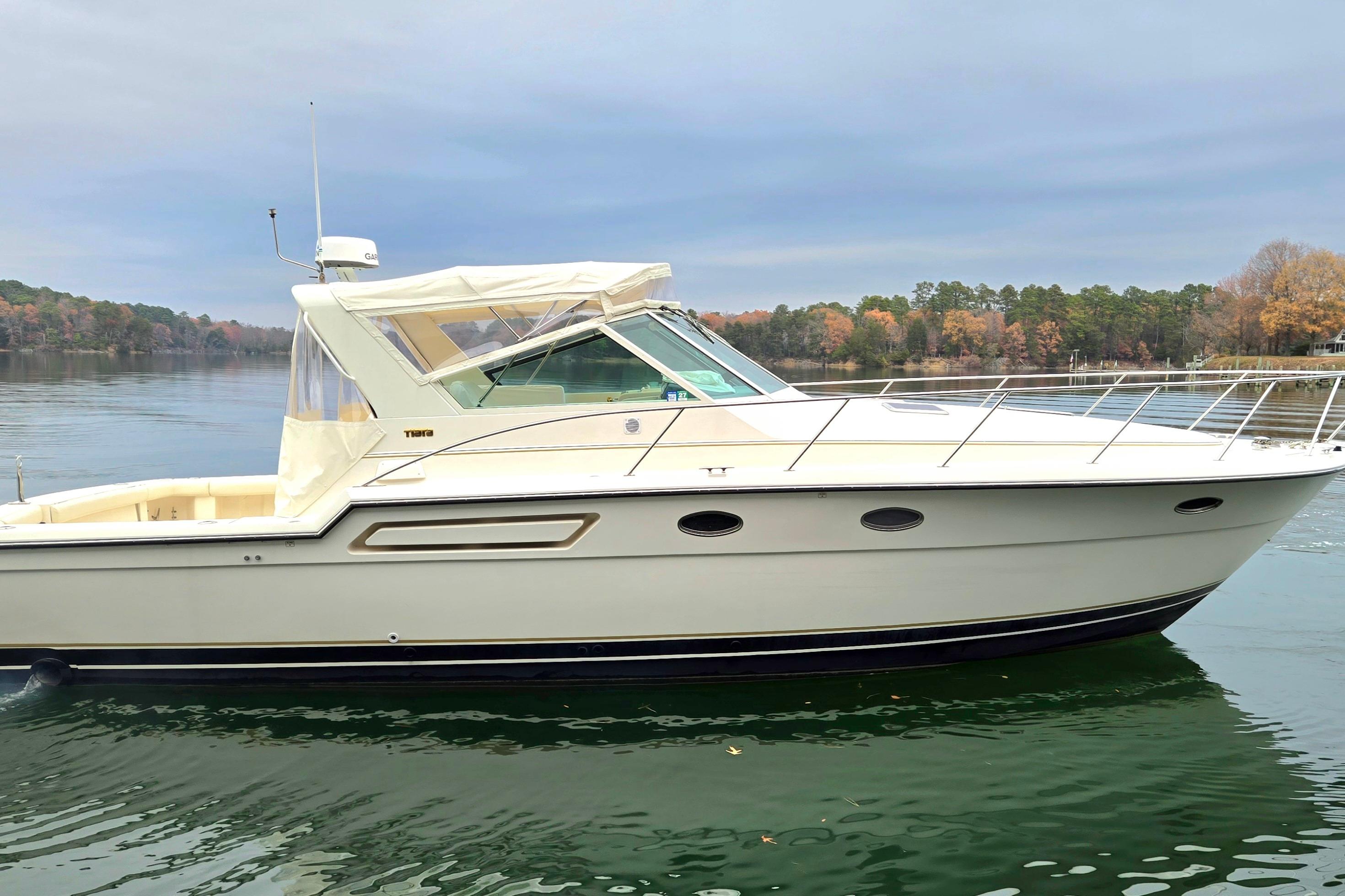 M 10398 BW Knot 10 Yacht Sales