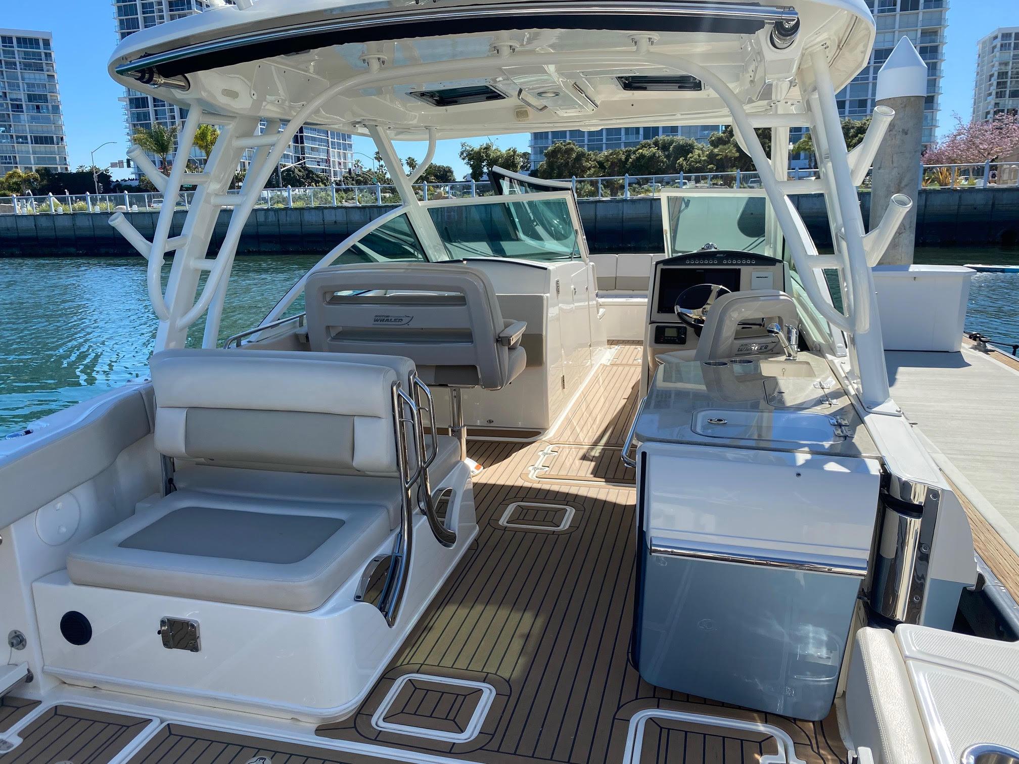 2019 Boston Whaler 320 Vantage #TBJM2108B inventory image at Sun Country Marine Group, Newport Beach