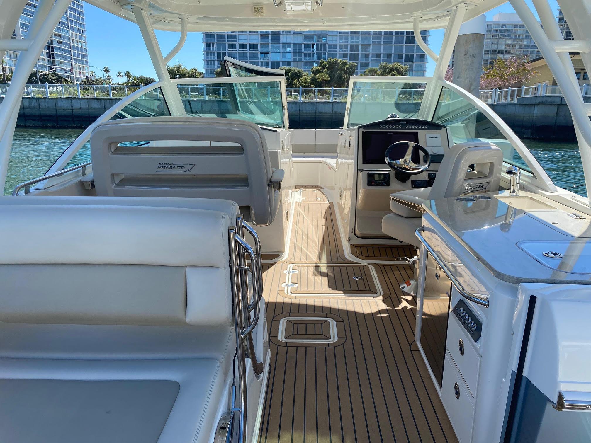 2019 Boston Whaler 320 Vantage #TBJM2108B inventory image at Sun Country Marine Group, Newport Beach