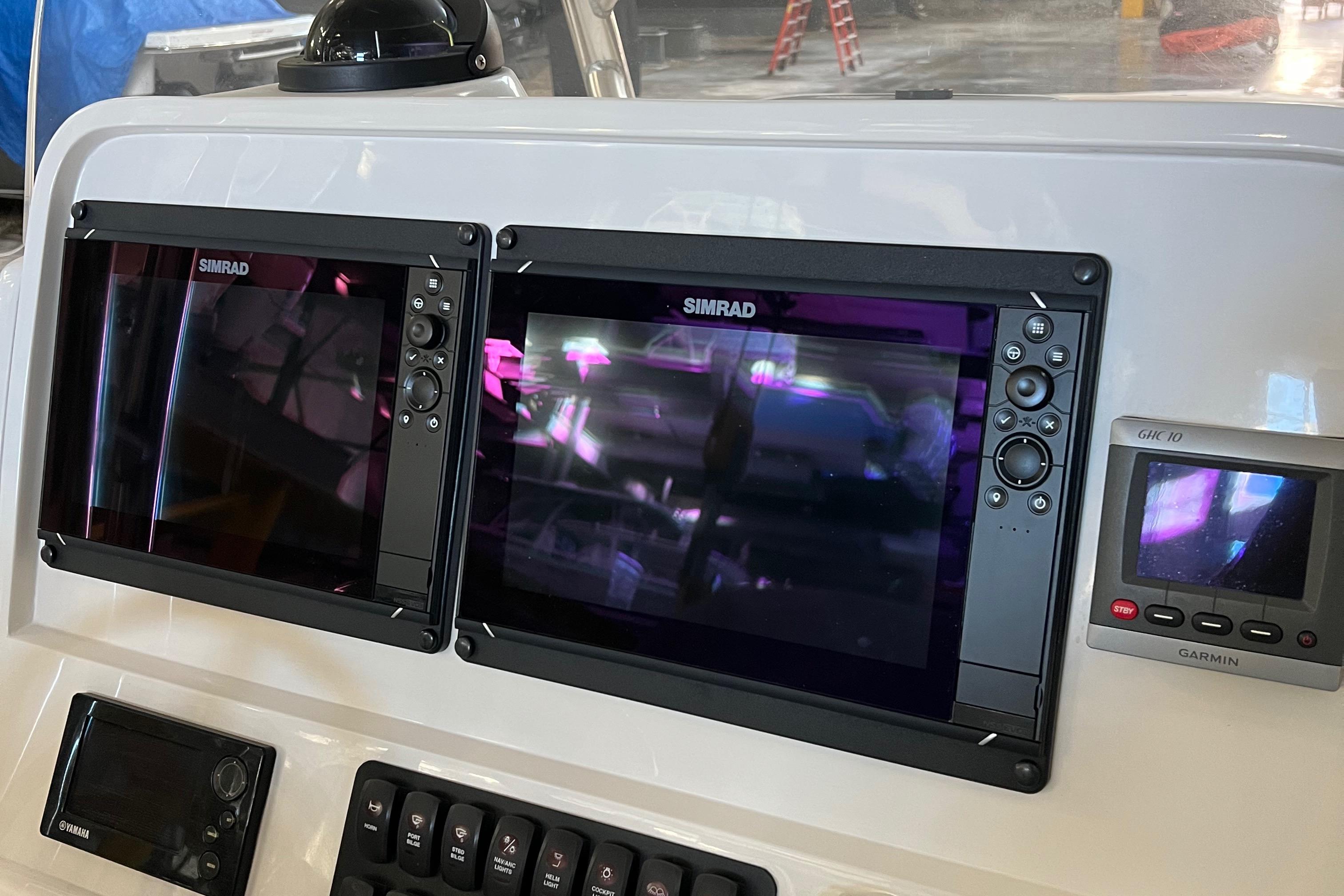 Jupiter 29 LADY MICHELE - Helm Electronics