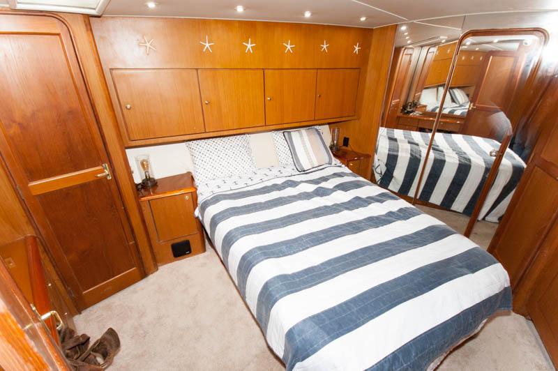 RI 9310 RF Knot 10 Yacht Sales