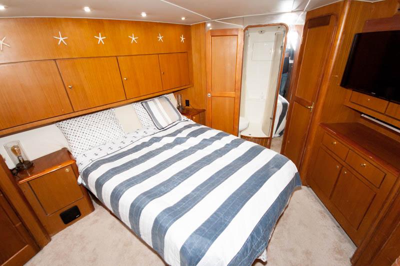 RI 9310 RF Knot 10 Yacht Sales