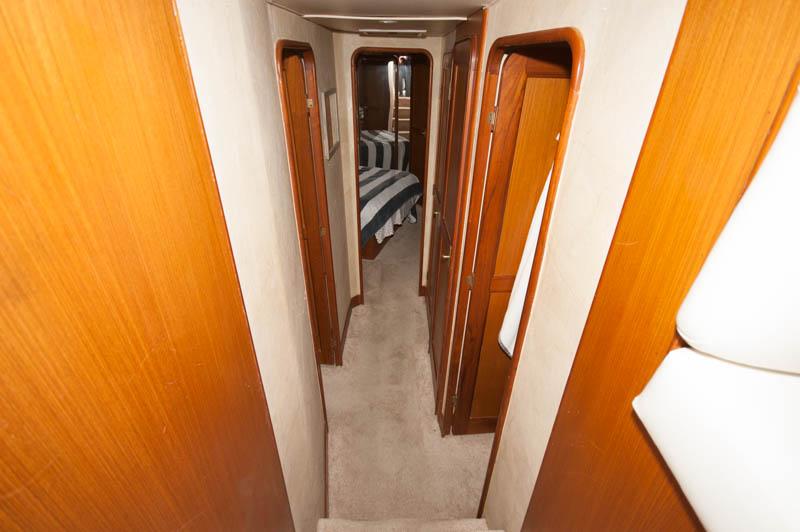 RI 9310 RF Knot 10 Yacht Sales