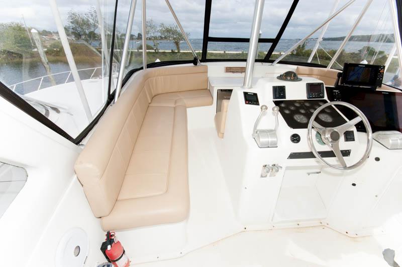 RI 9310 RF Knot 10 Yacht Sales