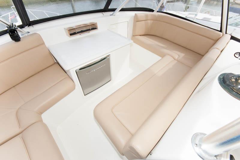 RI 9310 RF Knot 10 Yacht Sales