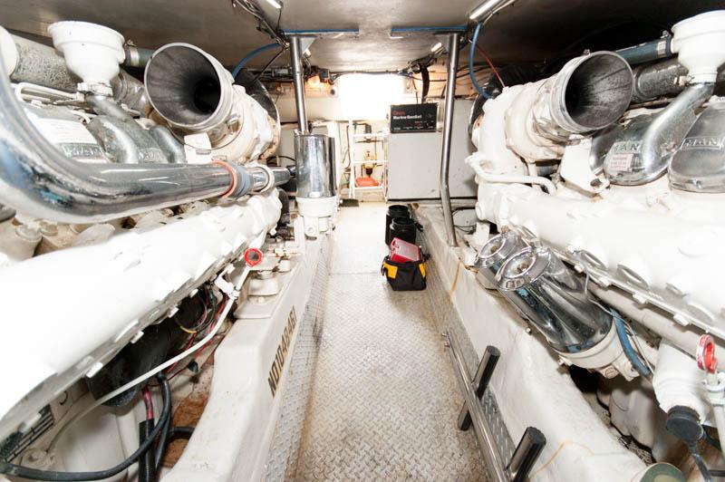 RI 9310 RF Knot 10 Yacht Sales