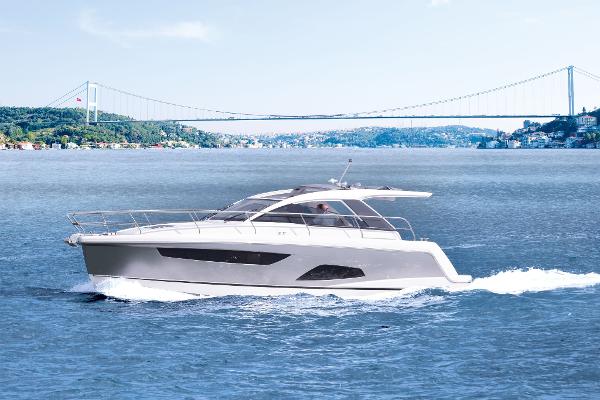 2020 Sealine S330