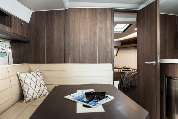 2020 Sealine S330