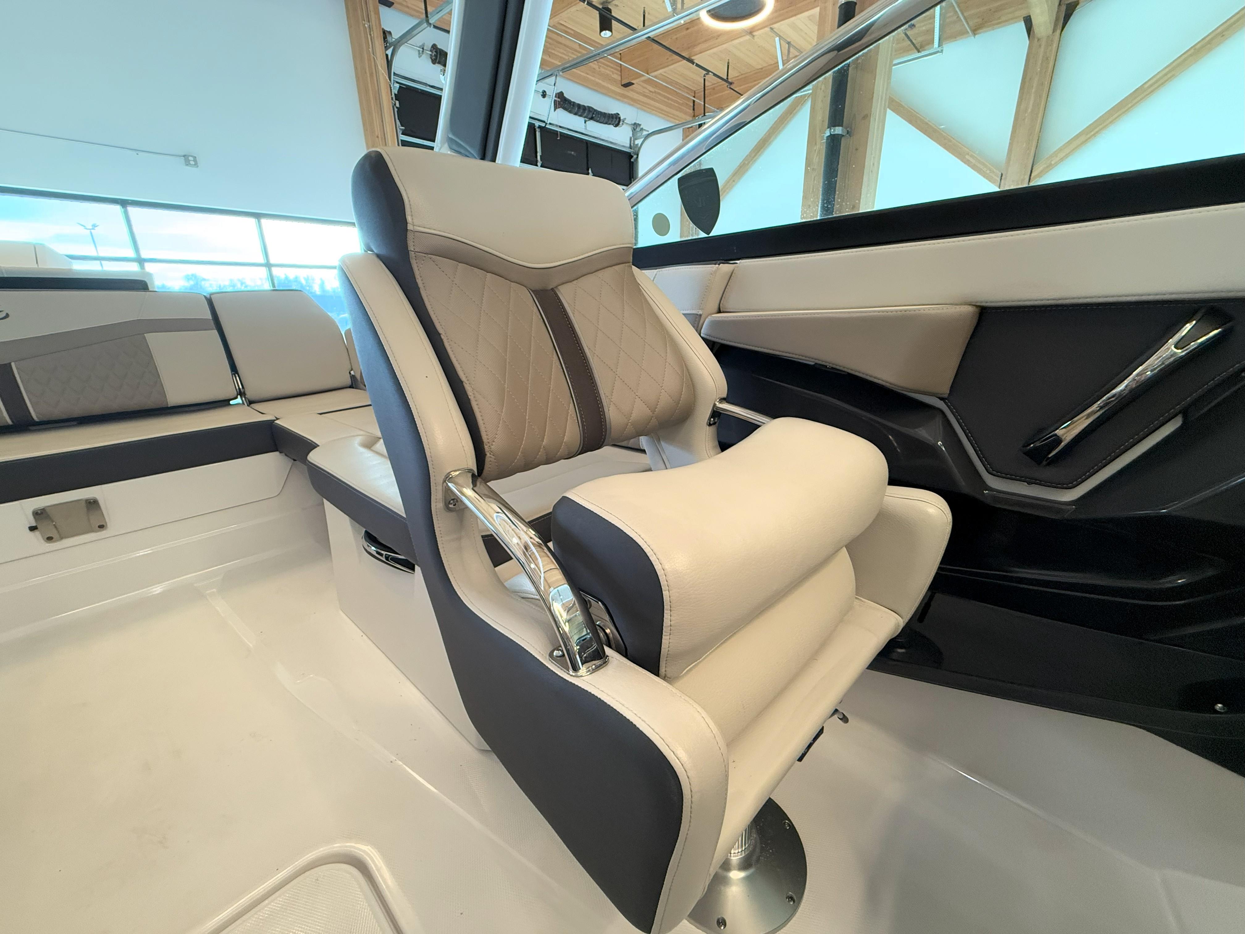 2023-monterey-275-super-sport-power-9659620-20250207182614575-1_XLARGE