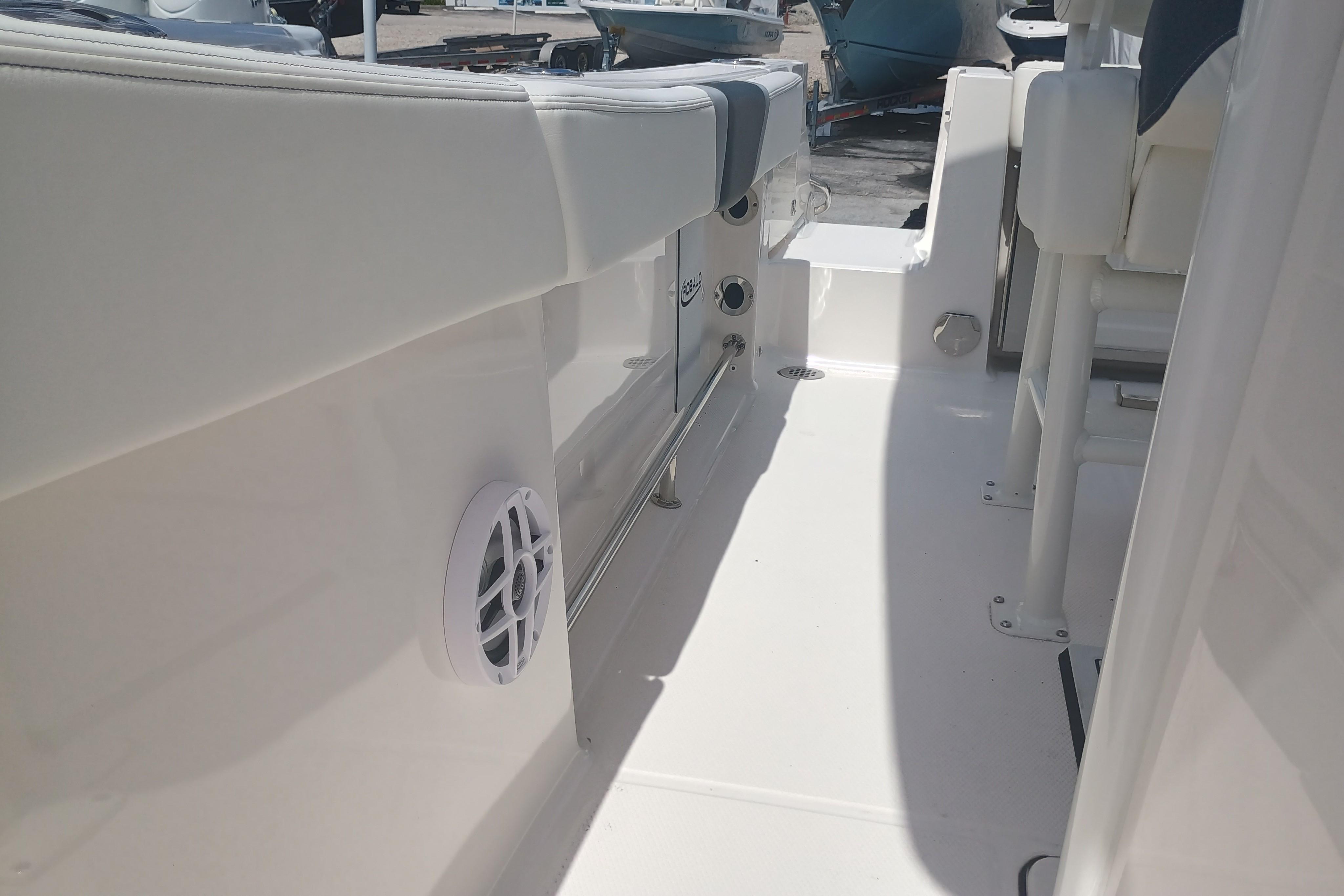 新型switch ホワイト UQ Speed Wi-Fi HOME 5G L13 新品未使用 ZTE ホワイト ZTR02SWU