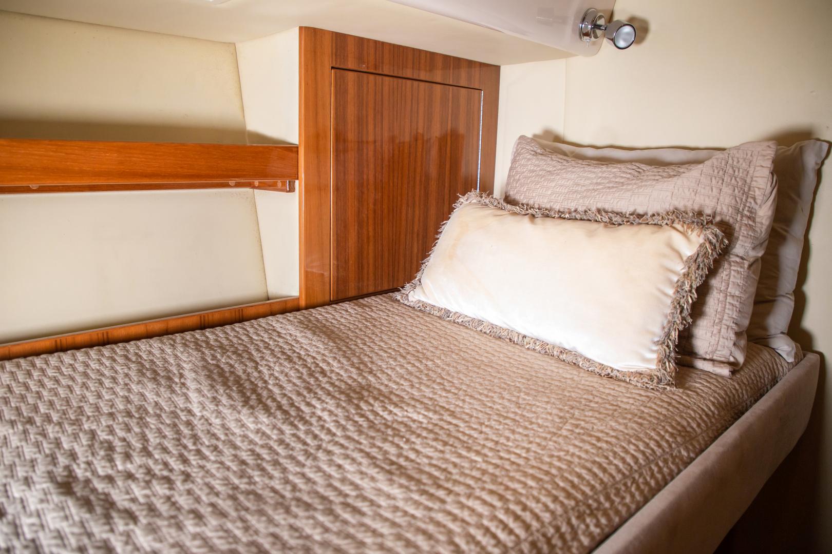 2008 Riviera 58 Convertible - Guest Stateroom