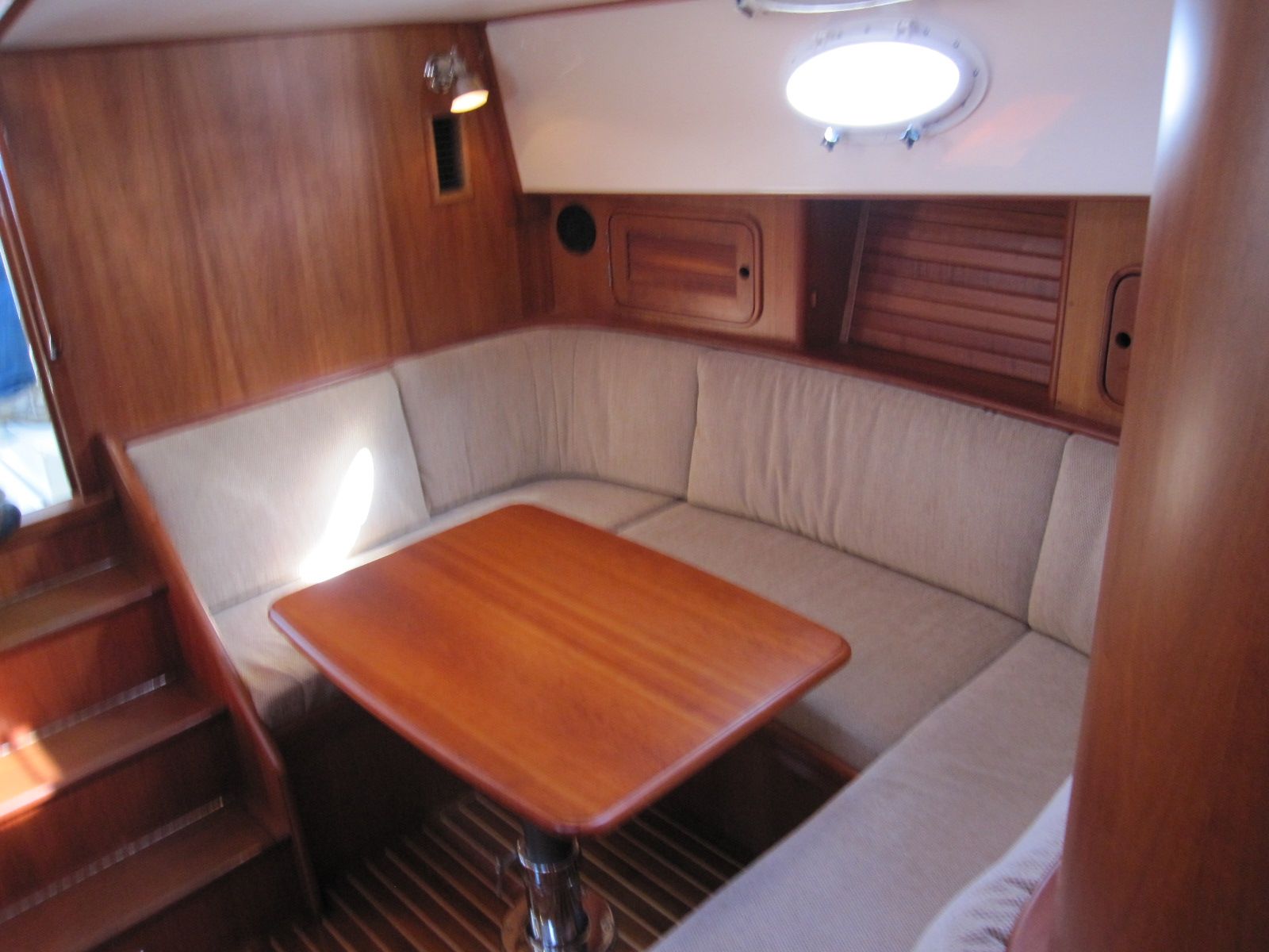 Convertible Dinette AFT