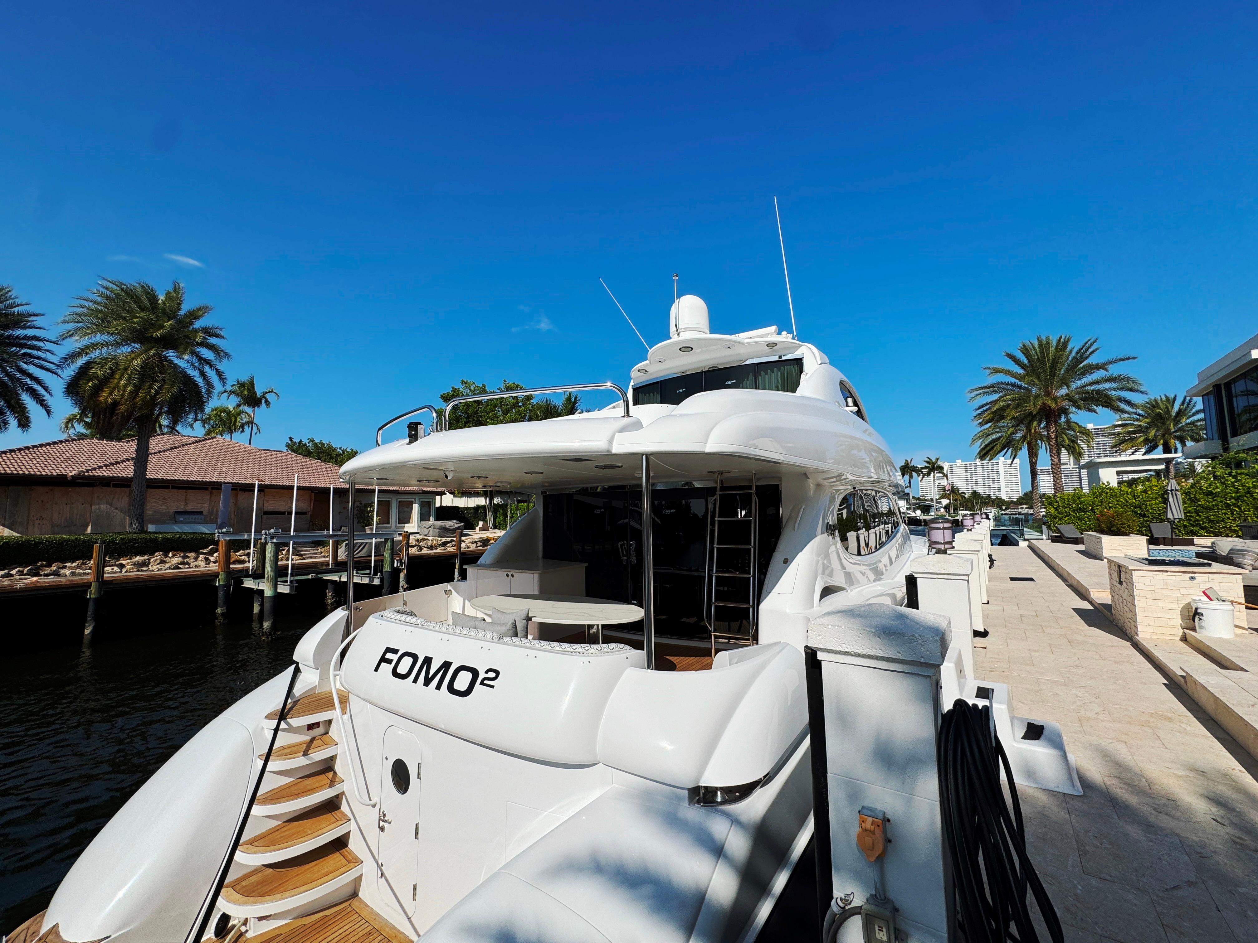 Lazzara-80 Skylounge 2002-Fomo2 FL-US-2002 Lazzara 80 Skylounge yacht docked under clear blue sky.-9749638 | Thumbnail