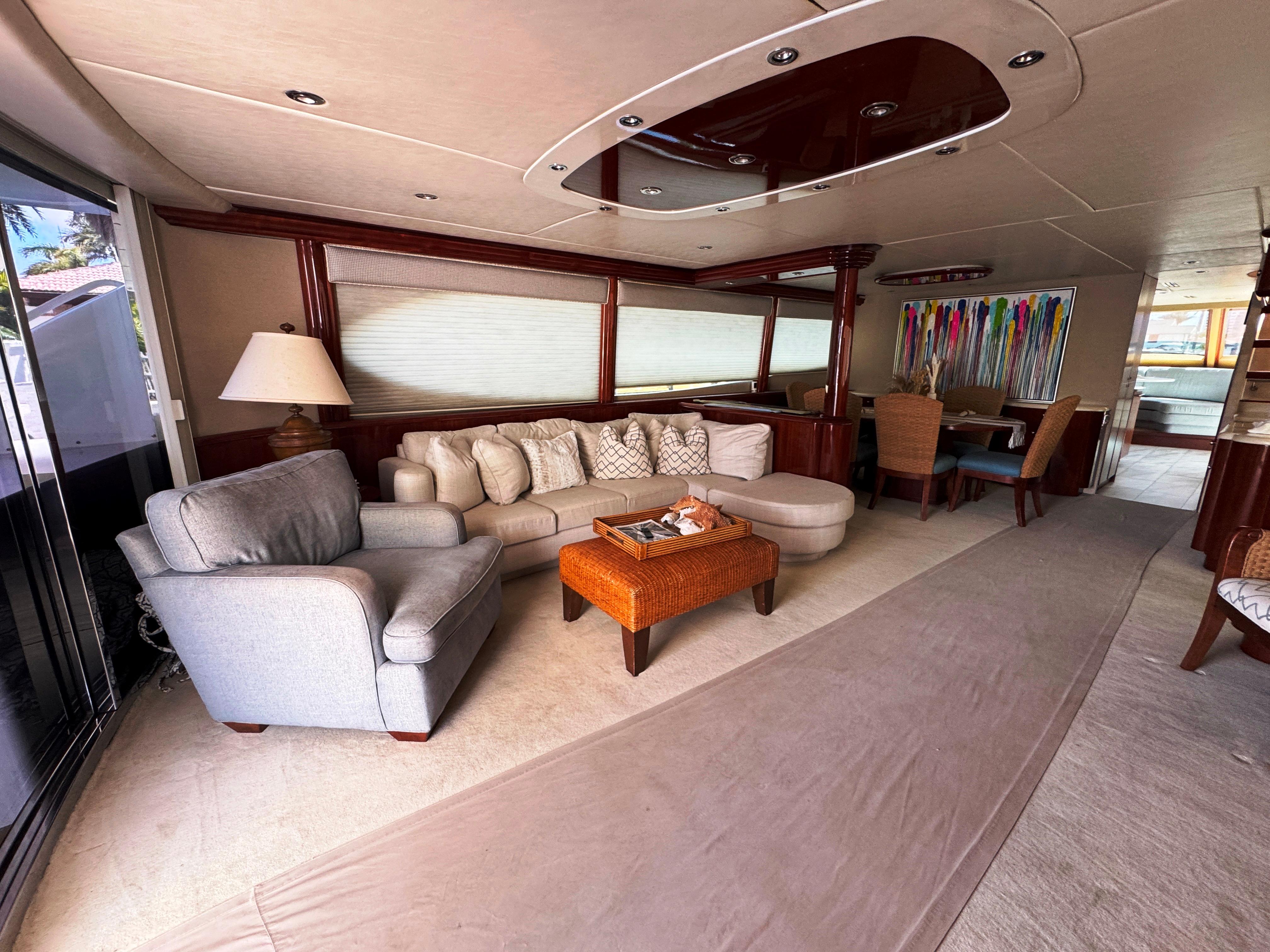 Lazzara-80 Skylounge 2002-Fomo2 FL-US-Luxurious interior of 2002 Lazzara 80 Skylounge yacht with elegant seating and decor.-9749638 | Thumbnail