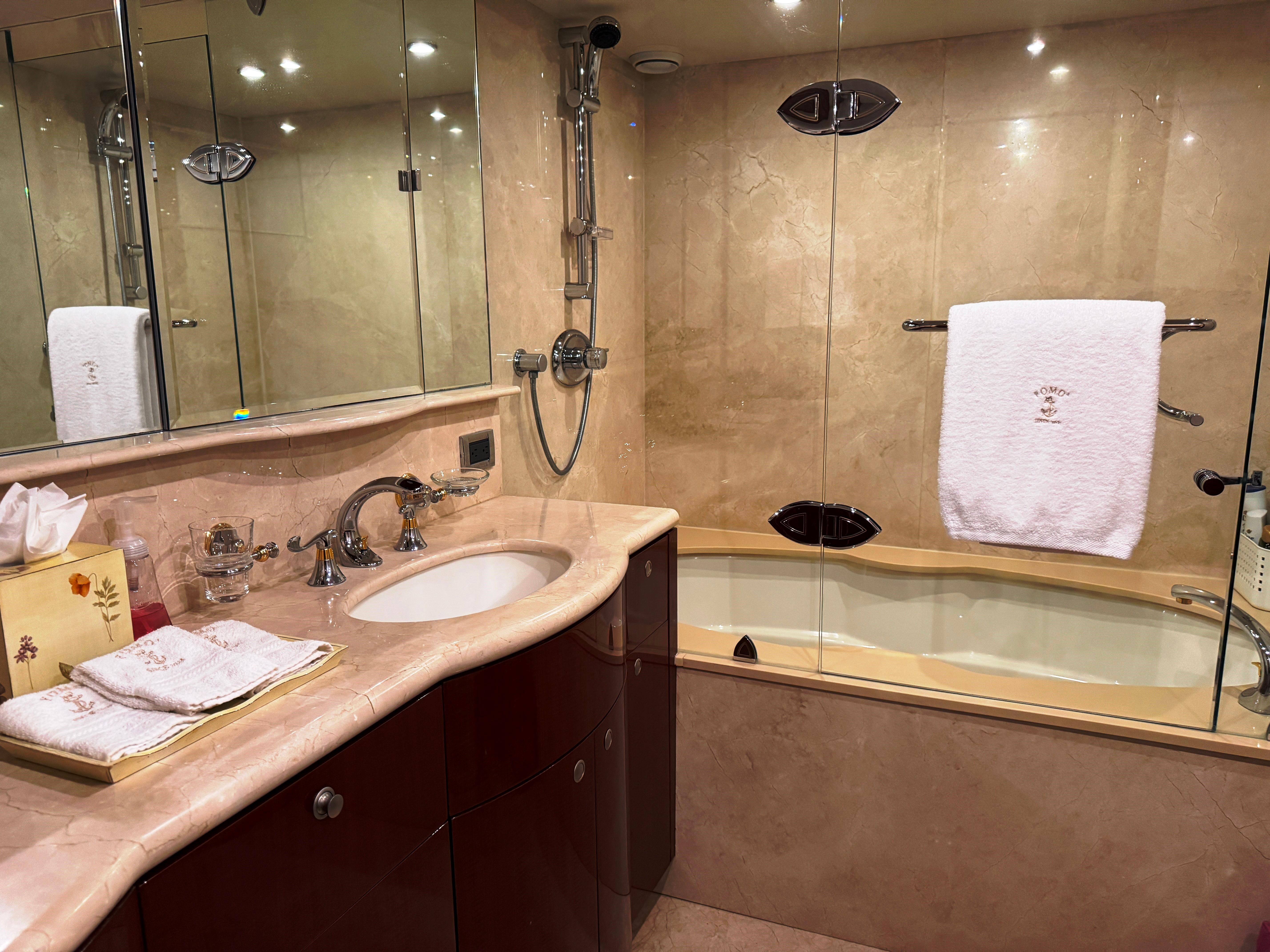 Lazzara-80 Skylounge 2002-Fomo2 FL-US-Luxurious bathroom in 2002 Lazzara 80 Skylounge yacht with elegant fixtures and marble finishes.-9749638 | Thumbnail