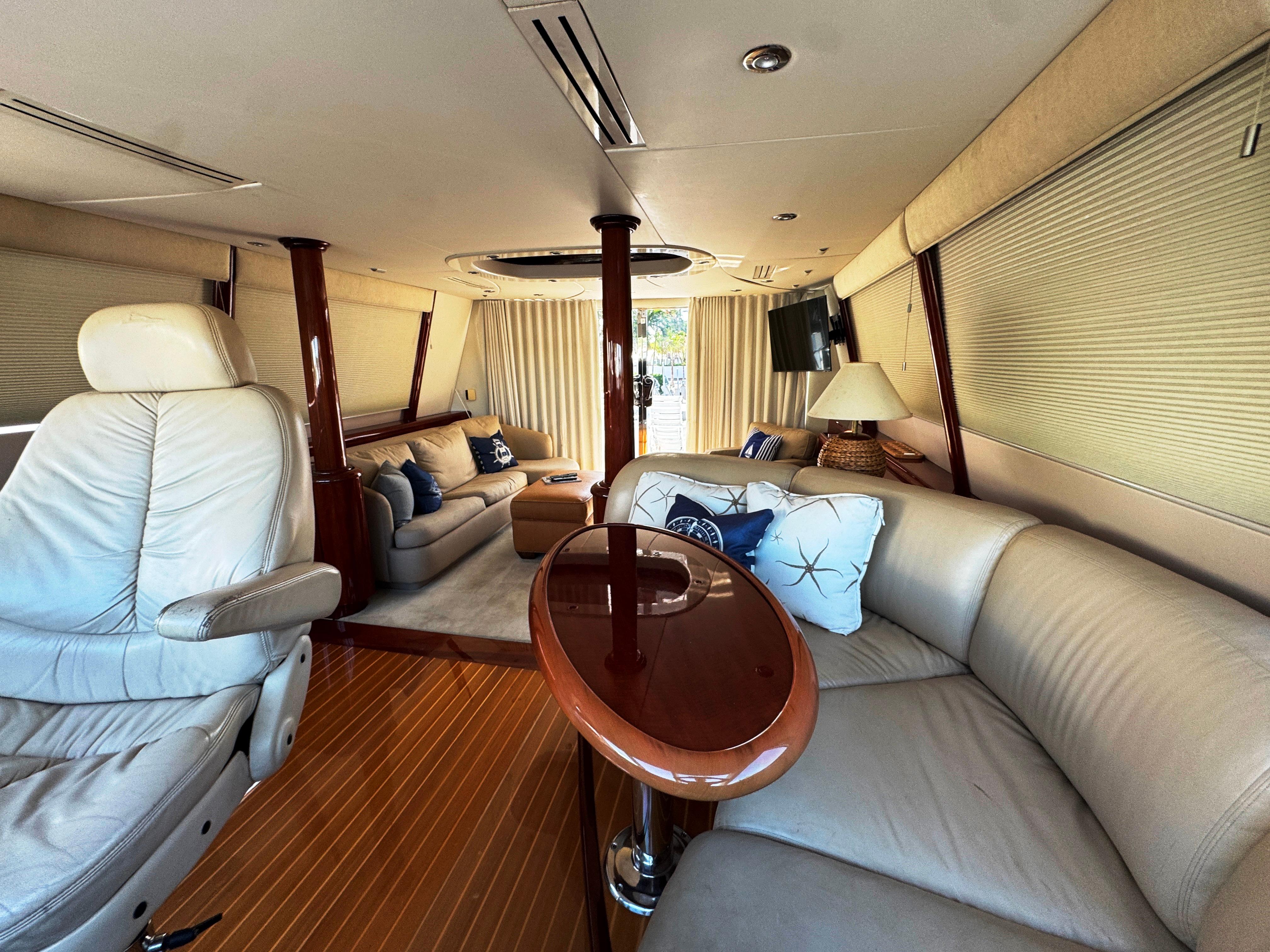 Lazzara-80 Skylounge 2002-Fomo2 FL-US-Luxurious interior of 2002 Lazzara 80 Skylounge yacht with plush seating and elegant decor.-9749638 | Thumbnail