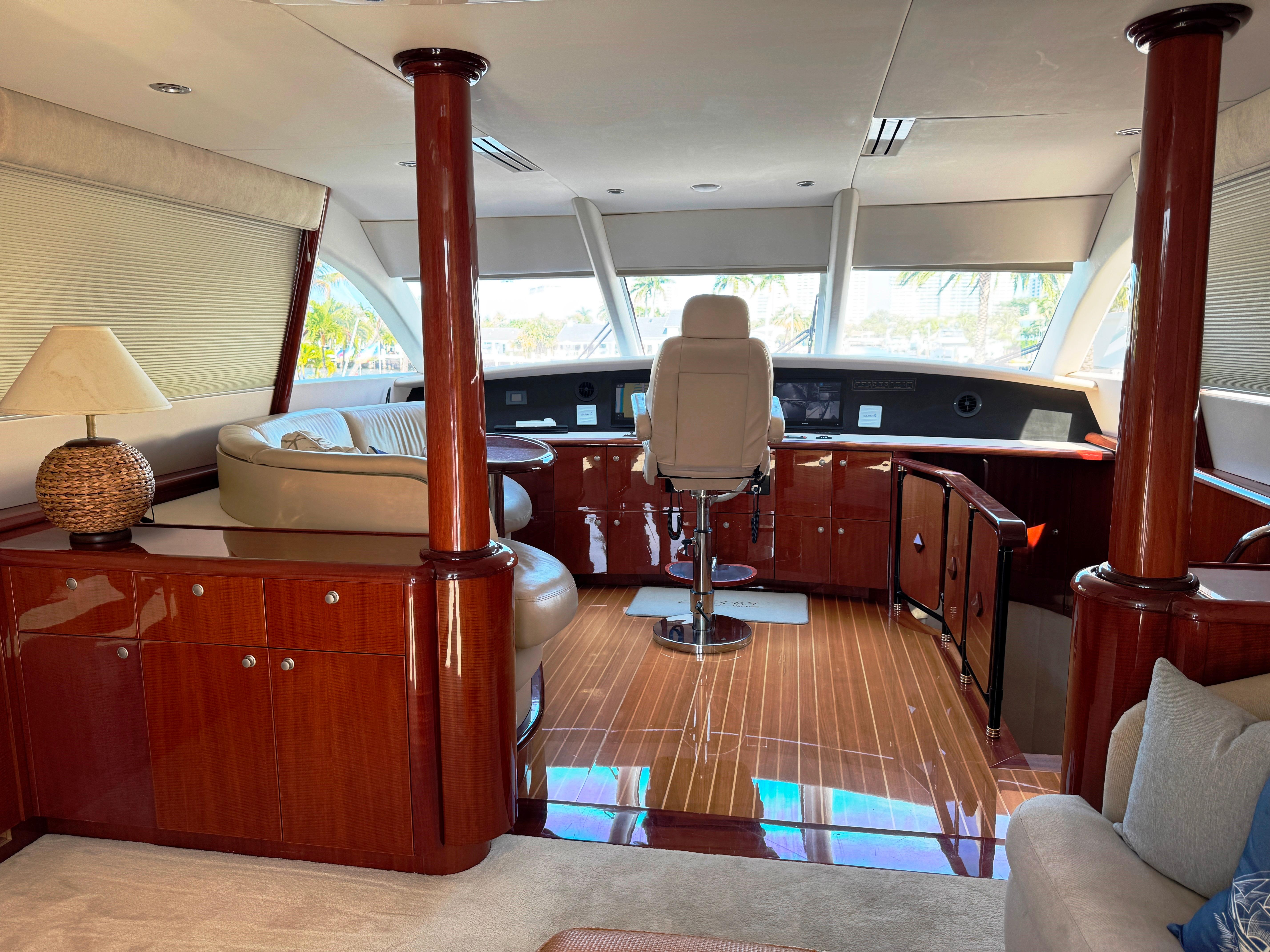 Lazzara-80 Skylounge 2002-Fomo2 FL-US-Luxurious interior of 2002 Lazzara 80 Skylounge yacht with polished wood and plush seating.-9749638 | Thumbnail