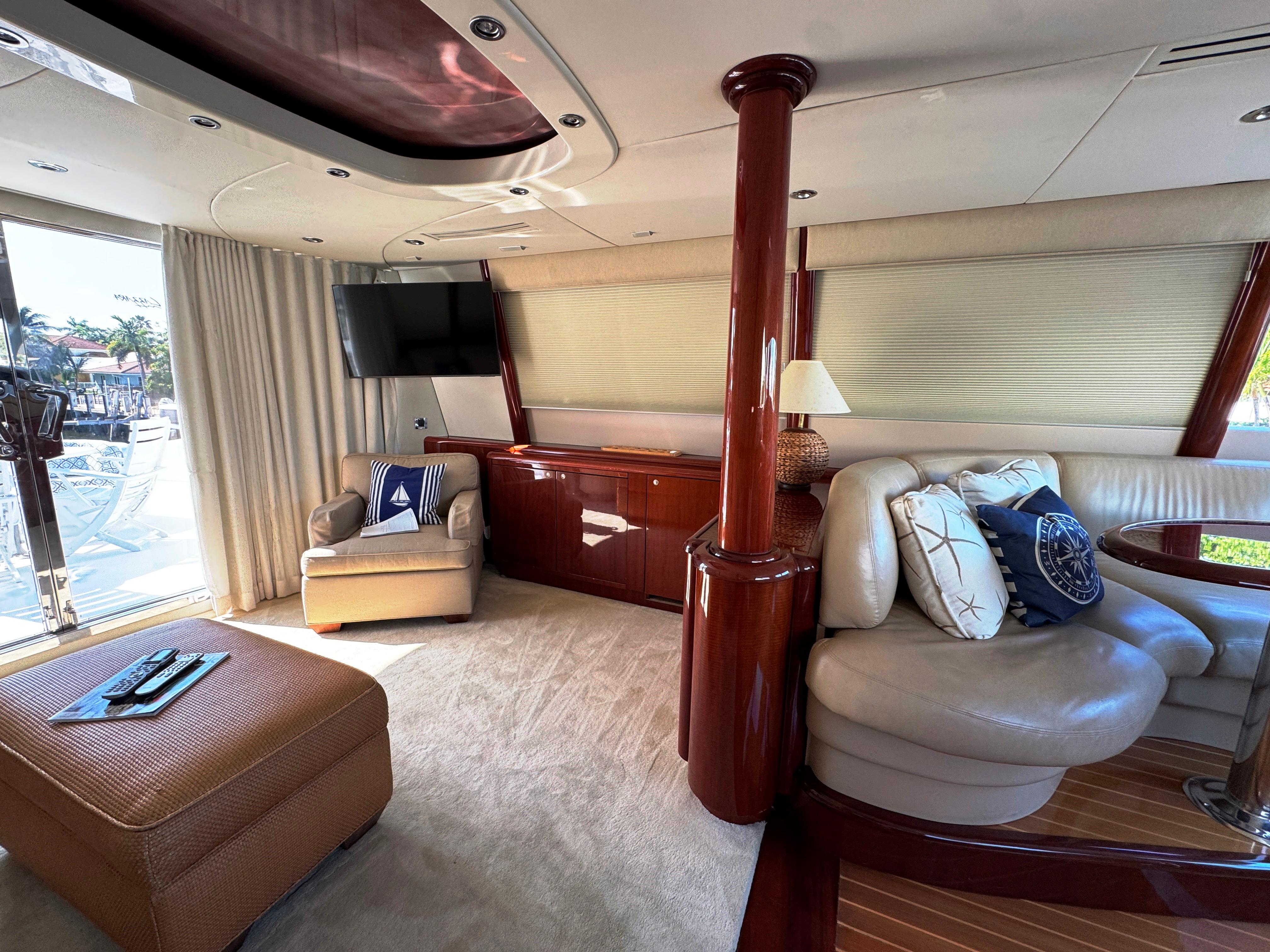 Lazzara-80 Skylounge 2002-Fomo2 FL-US-Luxurious interior of 2002 Lazzara 80 Skylounge yacht with plush seating and elegant decor.-9749638 | Thumbnail