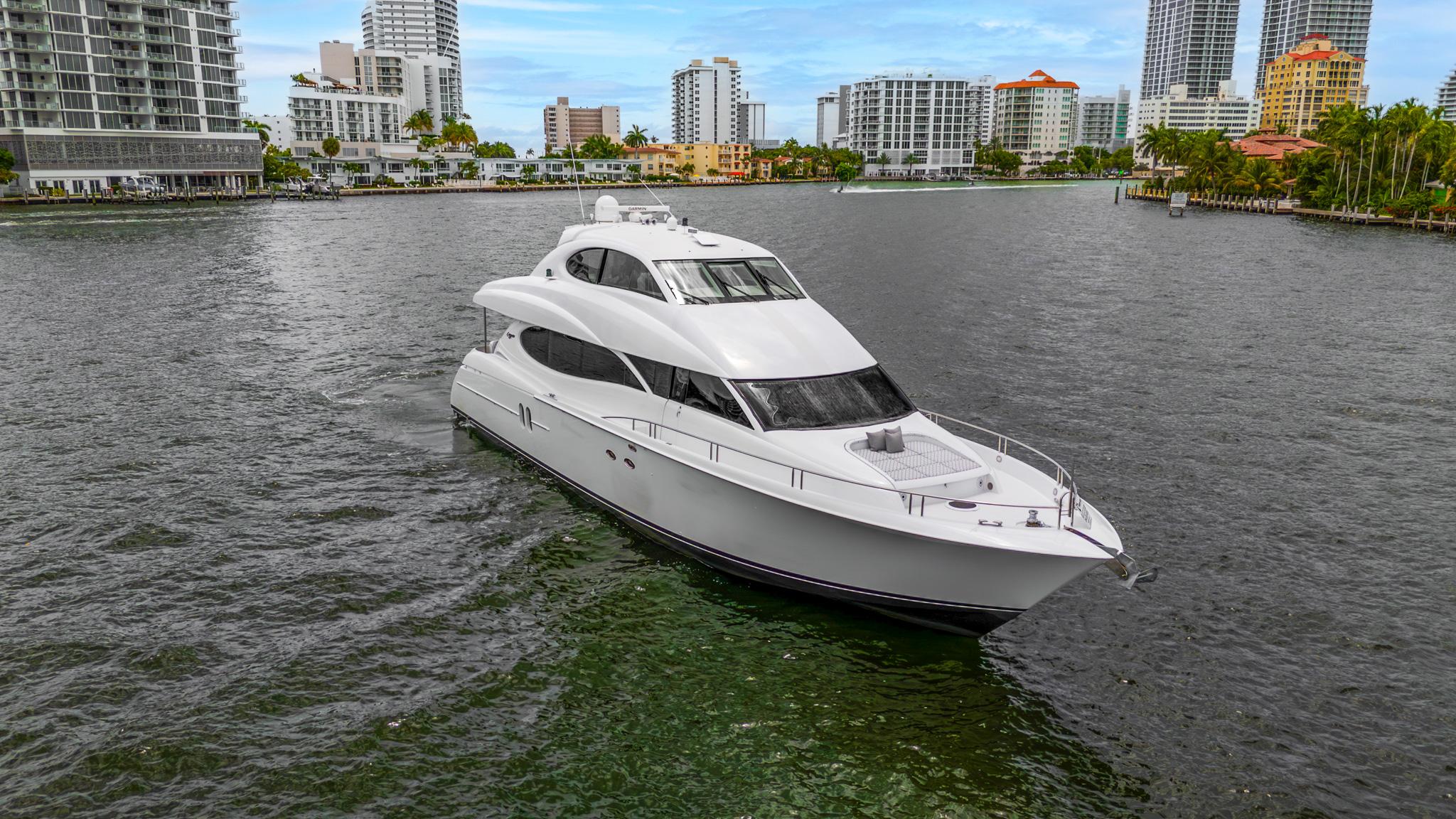 Lazzara-80 Skylounge 2002-Fomo2 FL-US-Luxury 2002 Lazzara 80 Skylounge yacht cruising in urban waterfront setting.-9749638 | Thumbnail