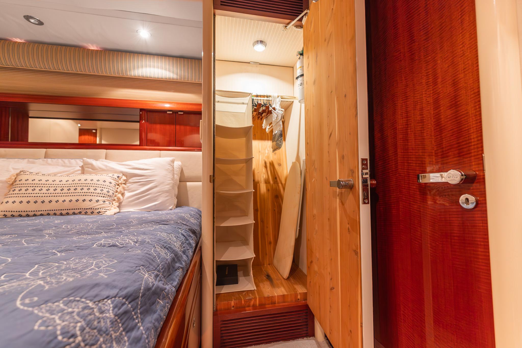 Lazzara-80 Skylounge 2002-Fomo2 FL-US-Luxurious bedroom interior of 2002 Lazzara 80 Skylounge yacht with closet and elegant bedding.-9749638 | Thumbnail