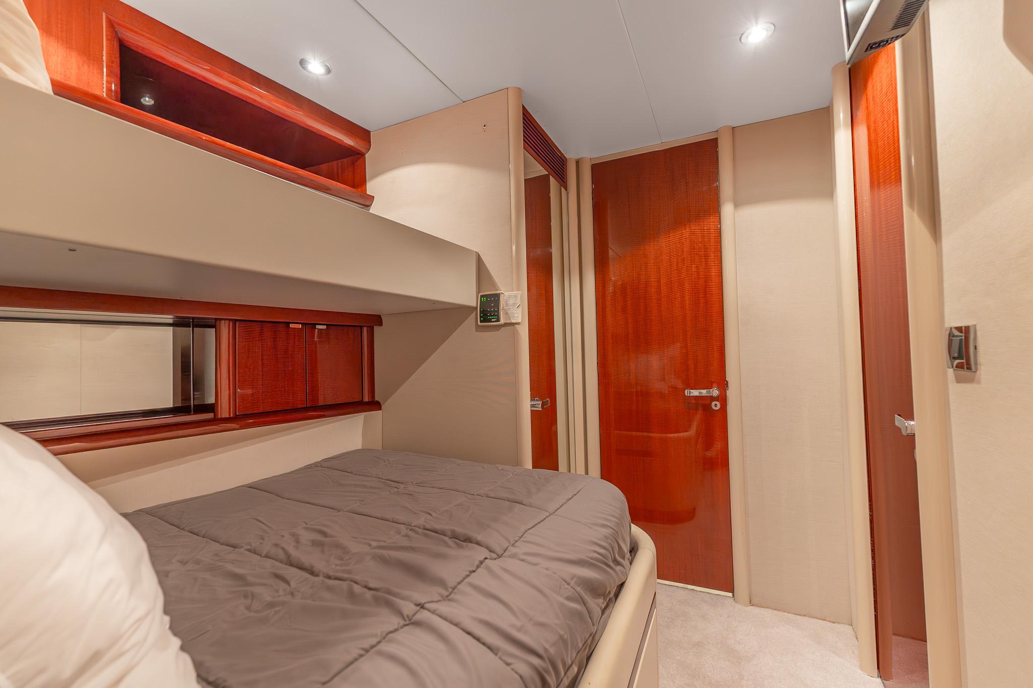 Lazzara-80 Skylounge 2002-Fomo2 FL-US-Luxurious cabin interior of 2002 Lazzara 80 Skylounge yacht with wood accents and cozy bedding.-9749638 | Thumbnail