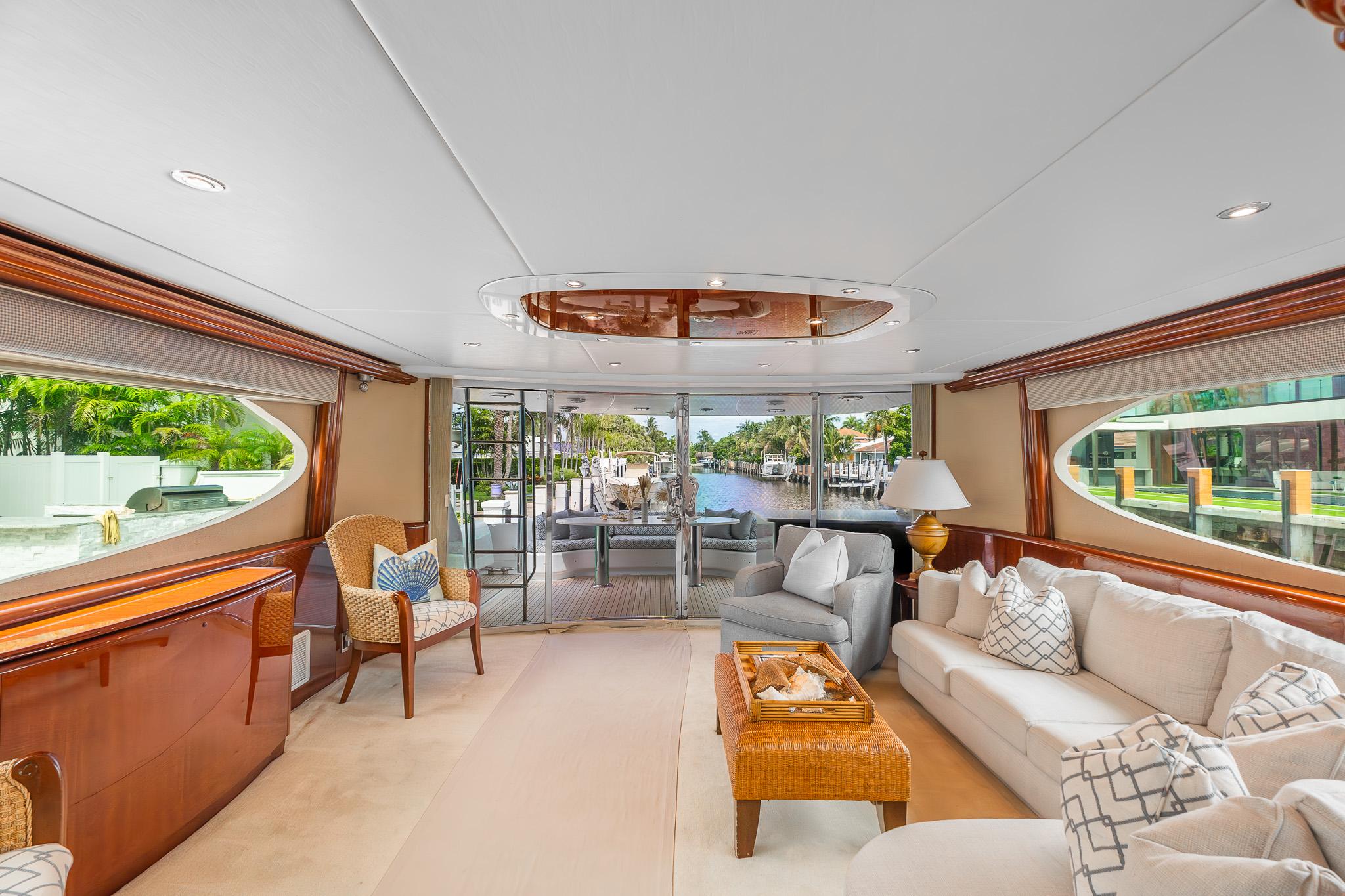 Lazzara-80 Skylounge 2002-Fomo2 FL-US-Luxurious interior of 2002 Lazzara 80 Skylounge yacht with elegant seating and large windows.-9749638 | Thumbnail