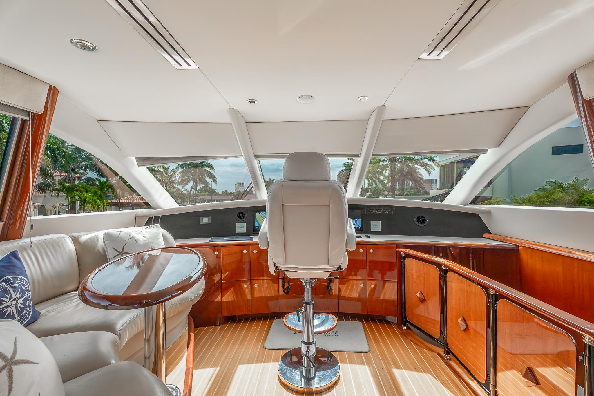 Lazzara-80 Skylounge 2002-Fomo2 FL-US-Luxurious interior of 2002 Lazzara 80 Skylounge yacht with elegant seating and panoramic windows.-9749638 | Thumbnail