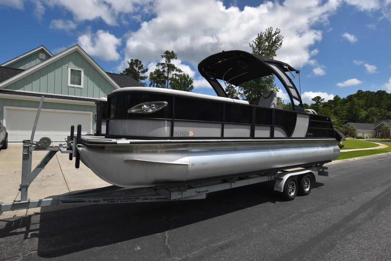 2023 Bentley Pontoons 250 Elite Swingback Dual Captain