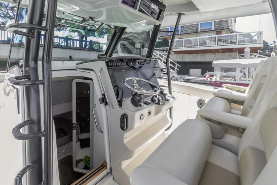 2021 Boston Whaler 380 Outrage #TBMB0552LLC inventory image at Sun Country Marine Group, Newport Beach 2021 Boston Whaler 380 Outrage #TBMB0552LLC inventory image at Sun Country Marine Group, Newport Beach