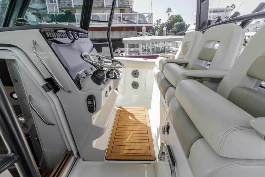 2021 Boston Whaler 380 Outrage #TBMB0552LLC inventory image at Sun Country Marine Group, Newport Beach 2021 Boston Whaler 380 Outrage #TBMB0552LLC inventory image at Sun Country Marine Group, Newport Beach