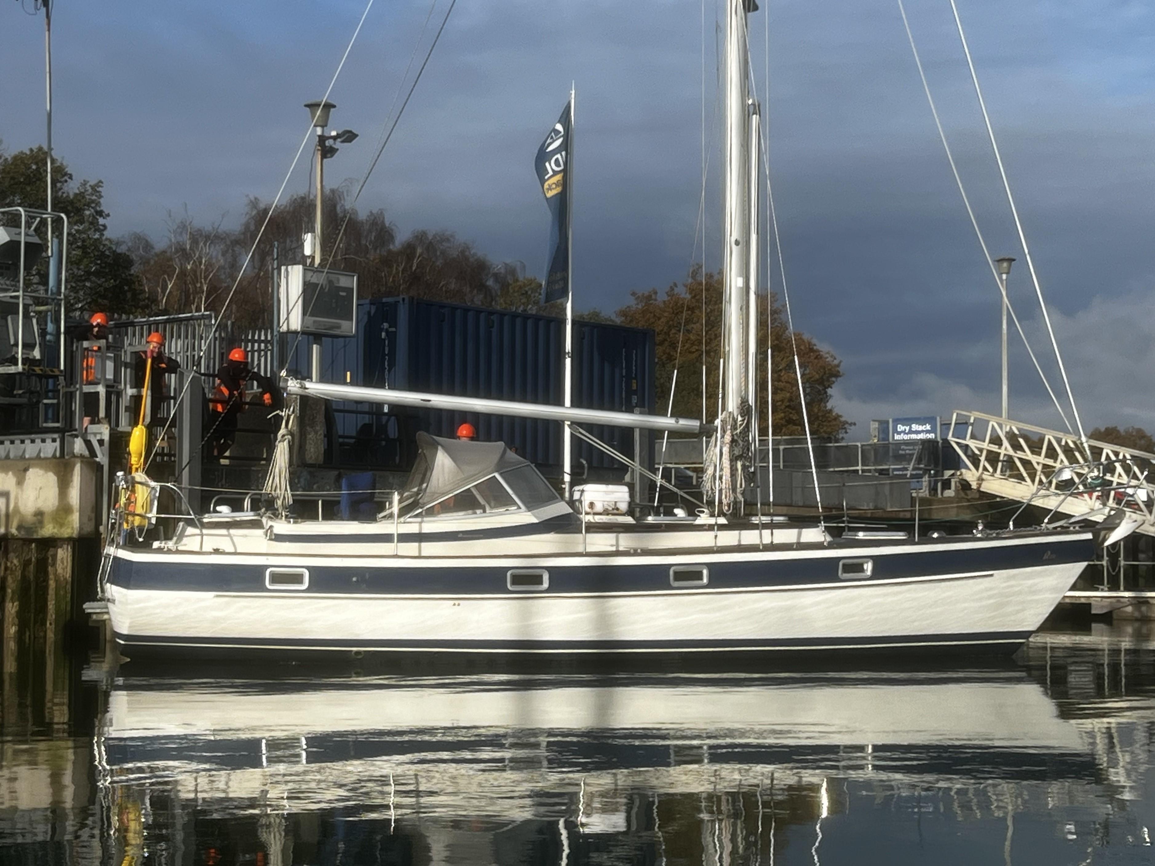 Hallberg-Rassy 352 for sale