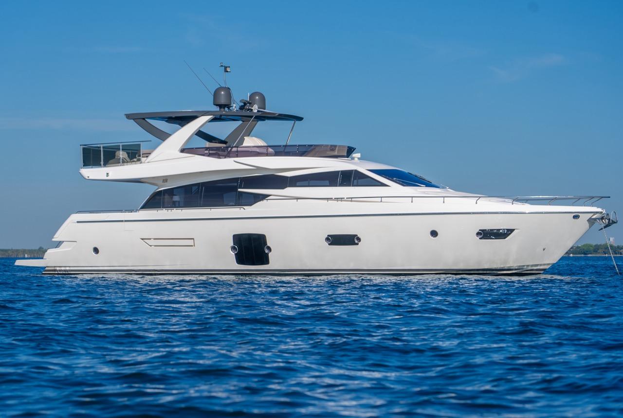 2016 Ferretti 750