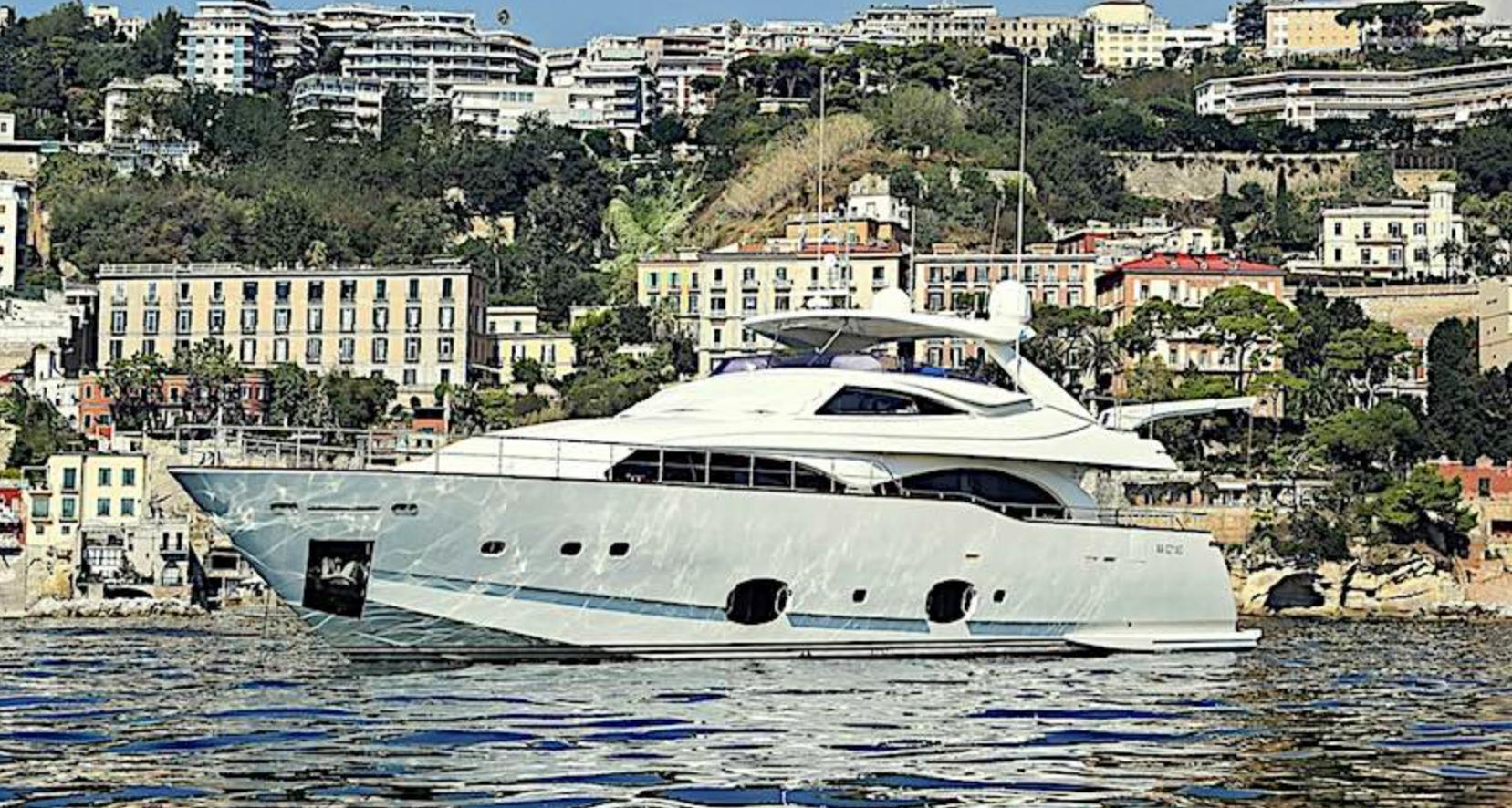2007 Ferretti Yachts 97